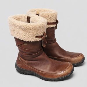 UGG Australia Summit  Leather Shearling Lined Winter Boots Vibram Sole Women’s 8